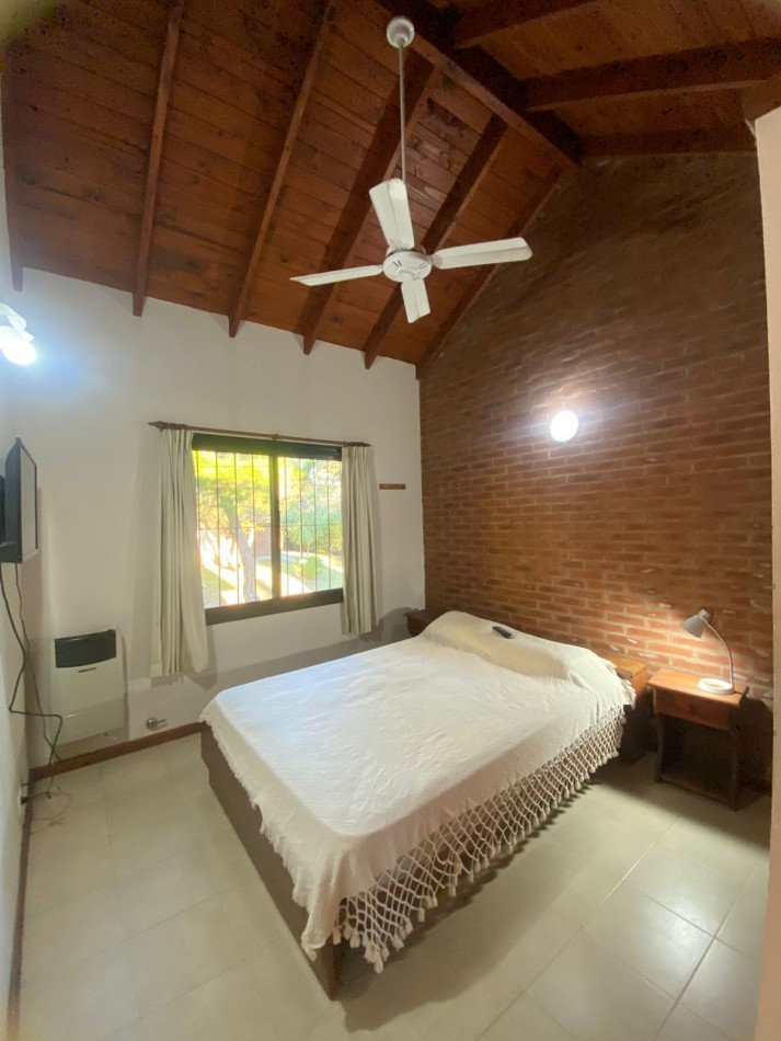 Chalet en golf pinamar, con hermoso parque, para 5 personas.