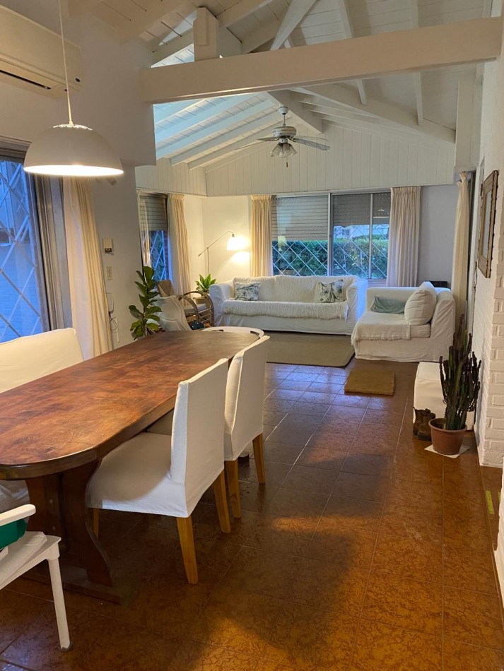 CASA EN ALQUILER TEMPORARIO EN PINAMAR CENTRO.