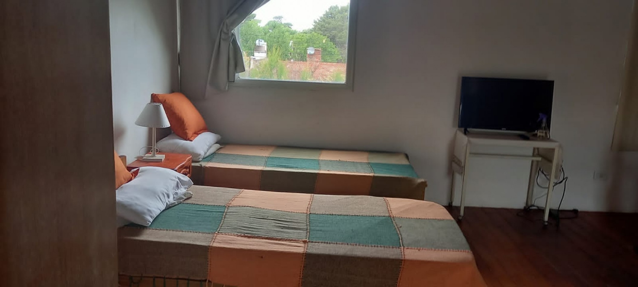 CASA EN MAR DE OSTENDE, ALQUILER TEMPORARIO A 500 METROS DE LA PLAYA.