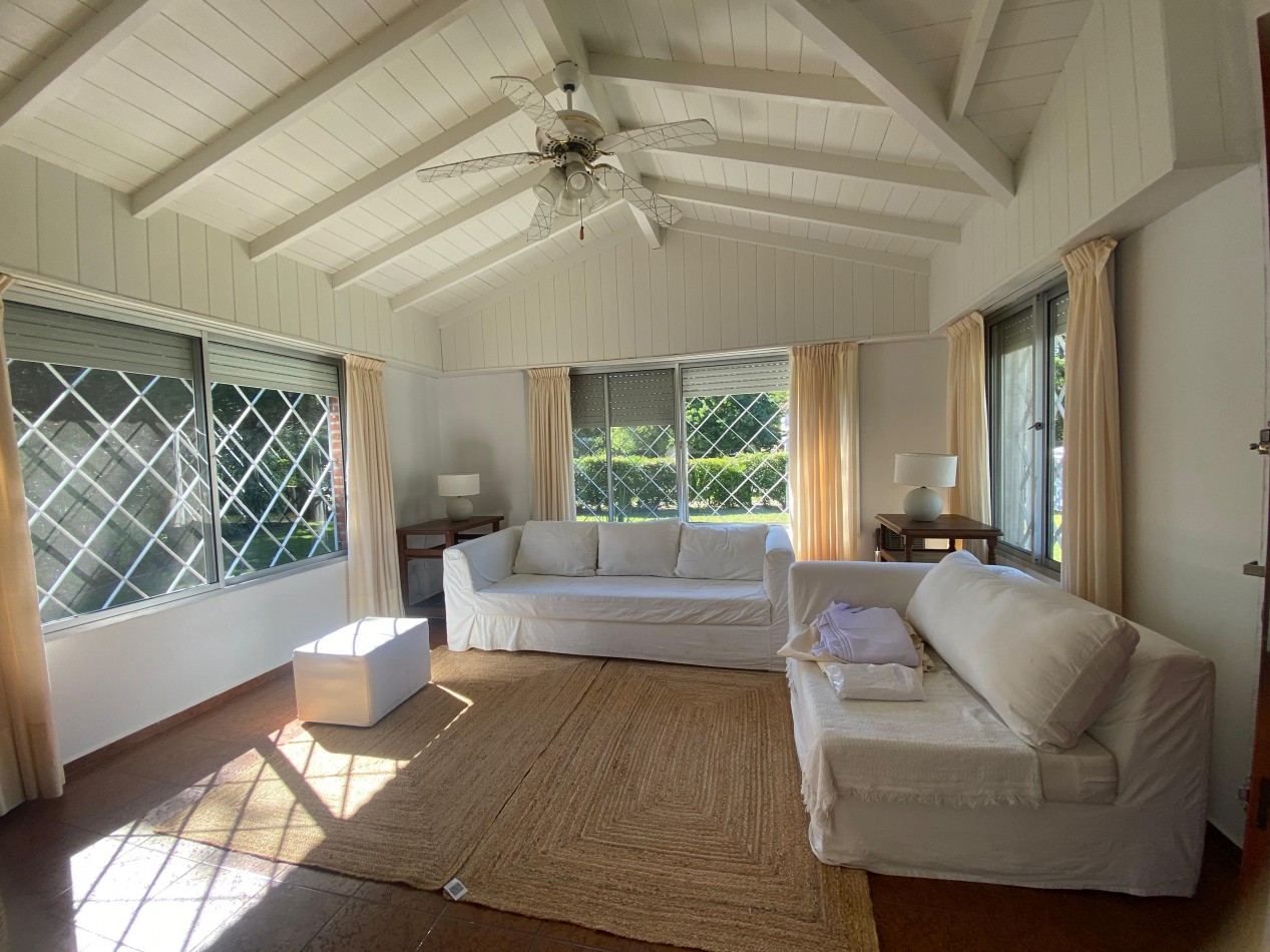 CASA EN ALQUILER TEMPORARIO EN PINAMAR CENTRO.