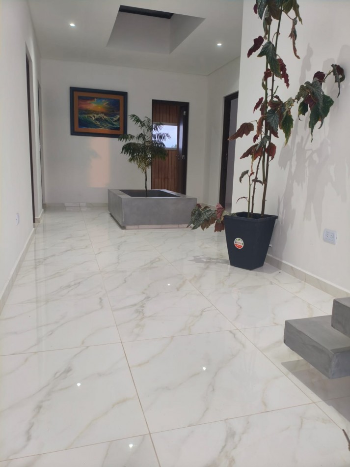 Casa en Costa esmeralda con pileta, para 14 personas.