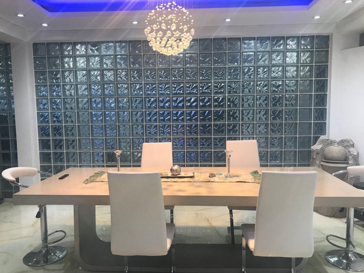 Casa en Costa esmeralda con pileta, para 14 personas.