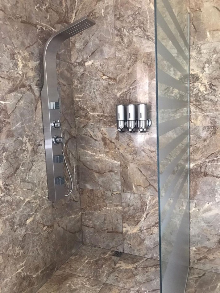 Casa en Costa esmeralda con pileta, para 14 personas.