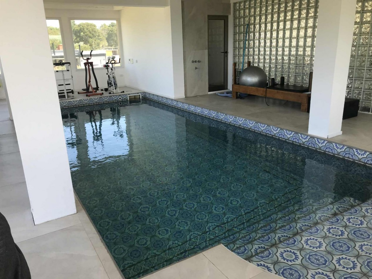 Casa en Costa esmeralda con pileta, para 14 personas.