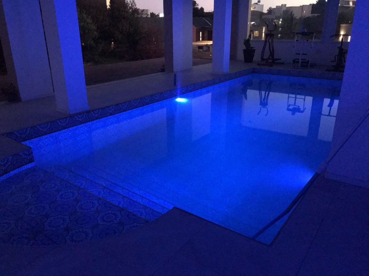 Casa en Costa esmeralda con pileta, para 14 personas.