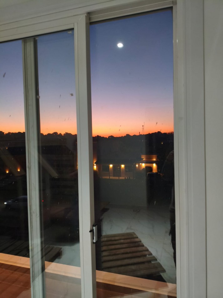 Casa en Costa esmeralda con pileta, para 14 personas.