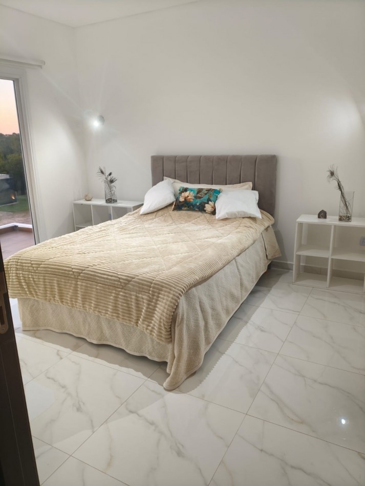 Casa en Costa esmeralda con pileta, para 14 personas.