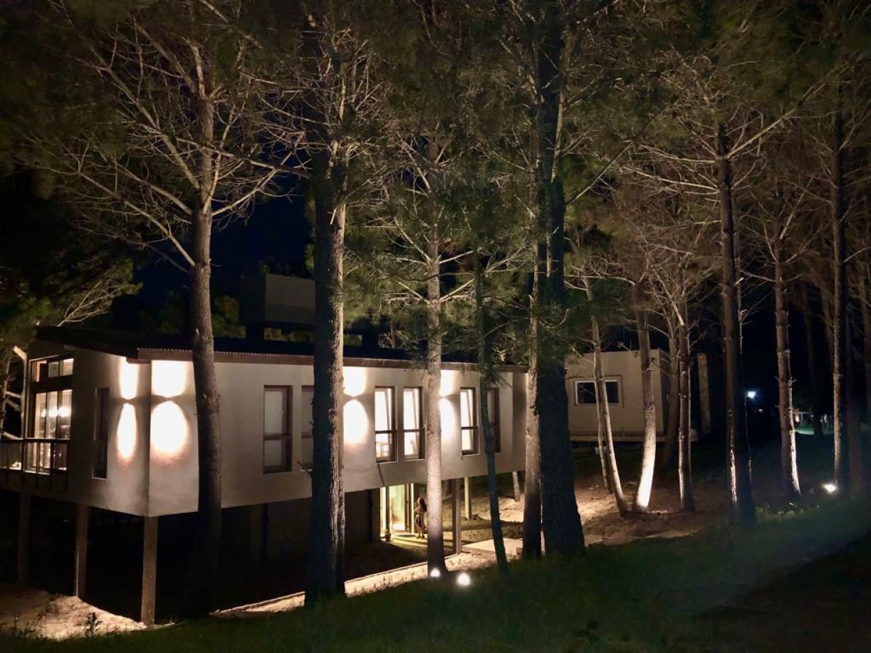 Casa en costa esmeralda, con pileta.