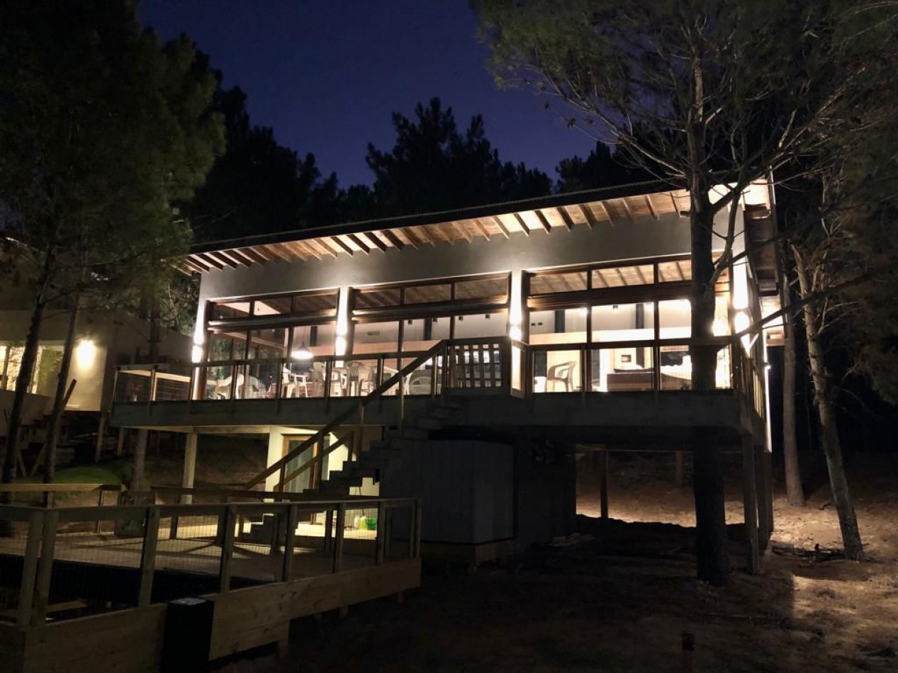 Casa en costa esmeralda, con pileta.