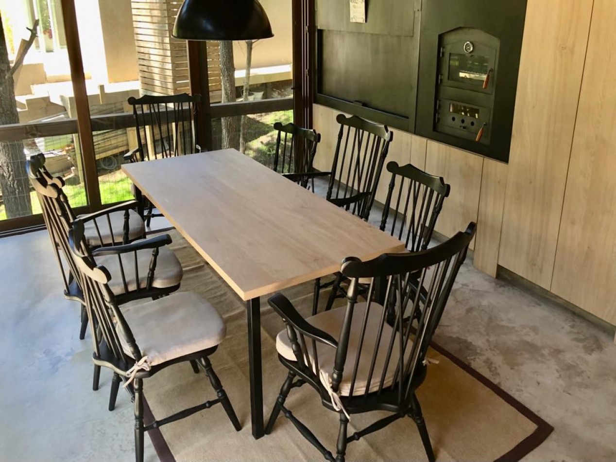 Casa en costa esmeralda, con pileta.