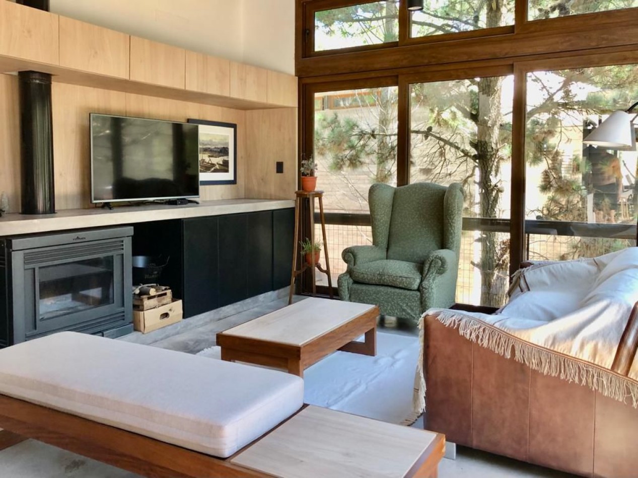 Casa en costa esmeralda, con pileta.