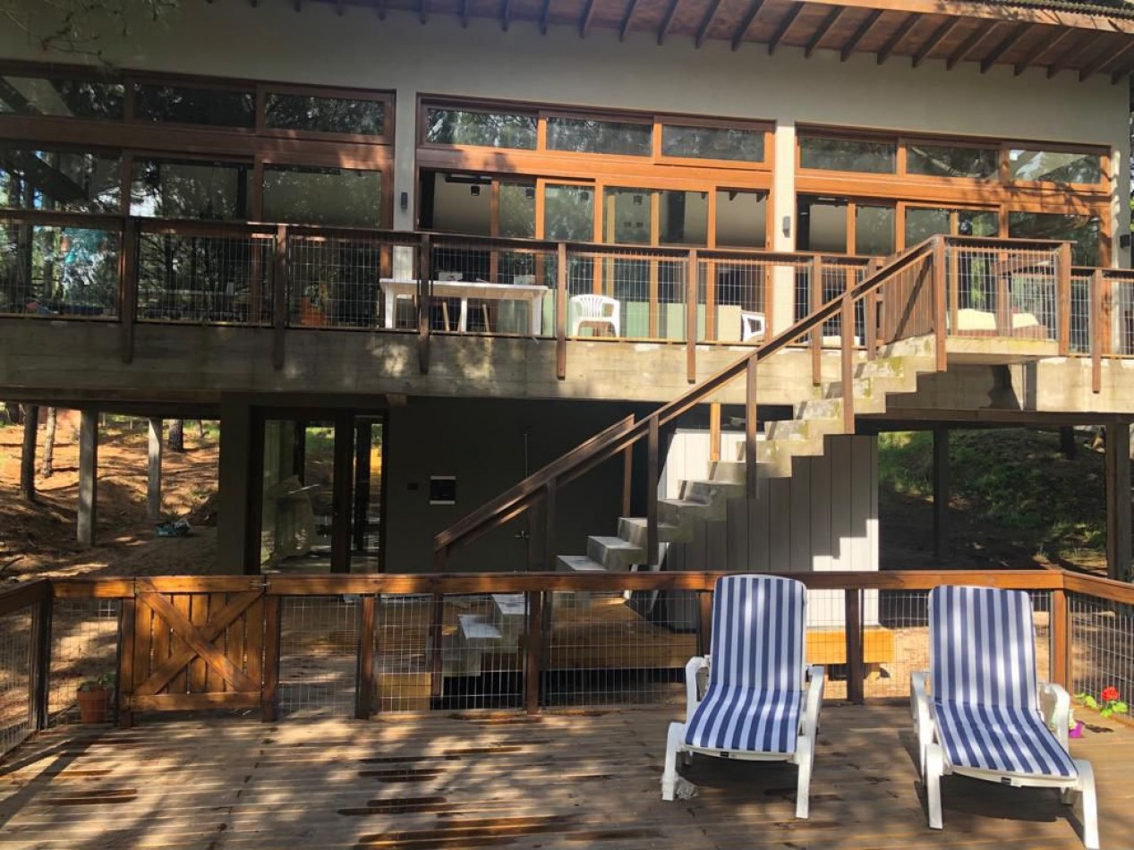 Casa en costa esmeralda, con pileta.