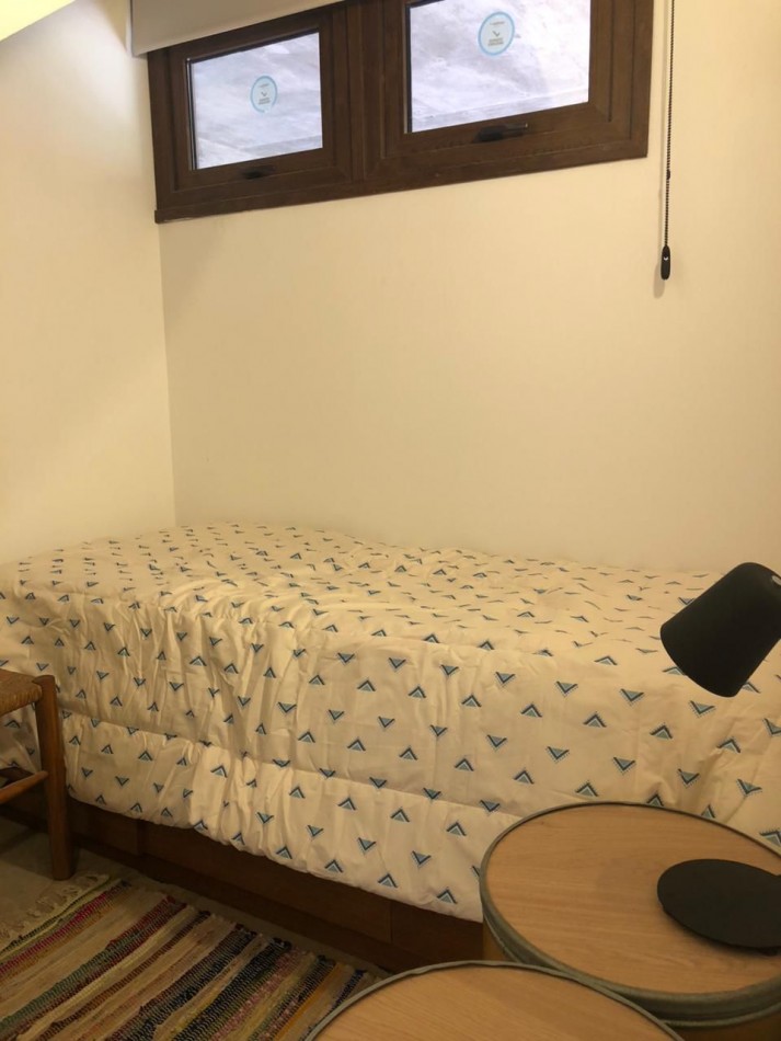 Casa en costa esmeralda, con pileta.