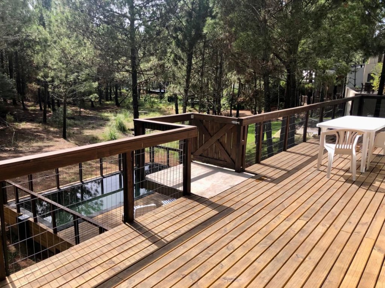 Casa en costa esmeralda, con pileta.