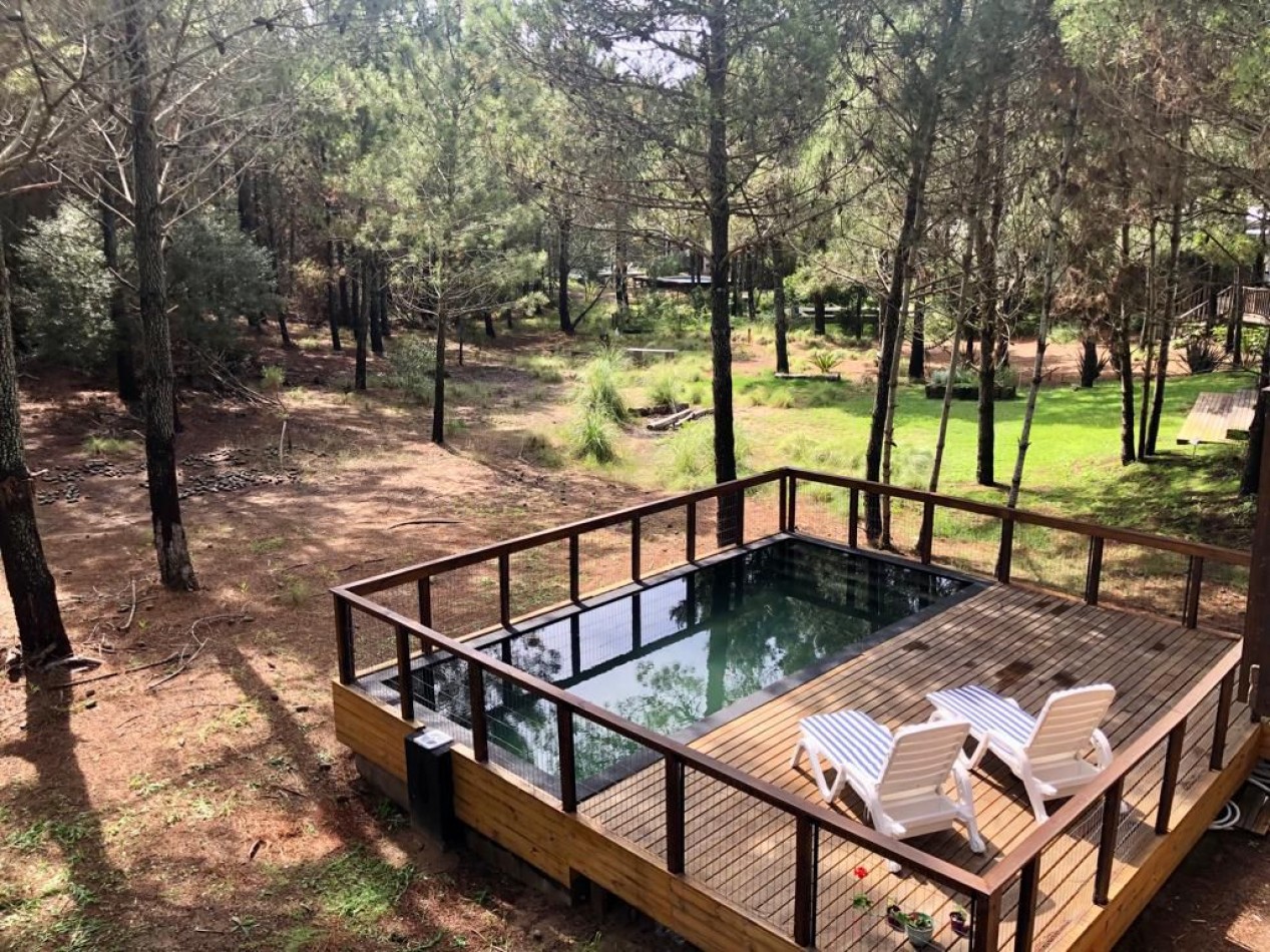 Casa en costa esmeralda, con pileta.