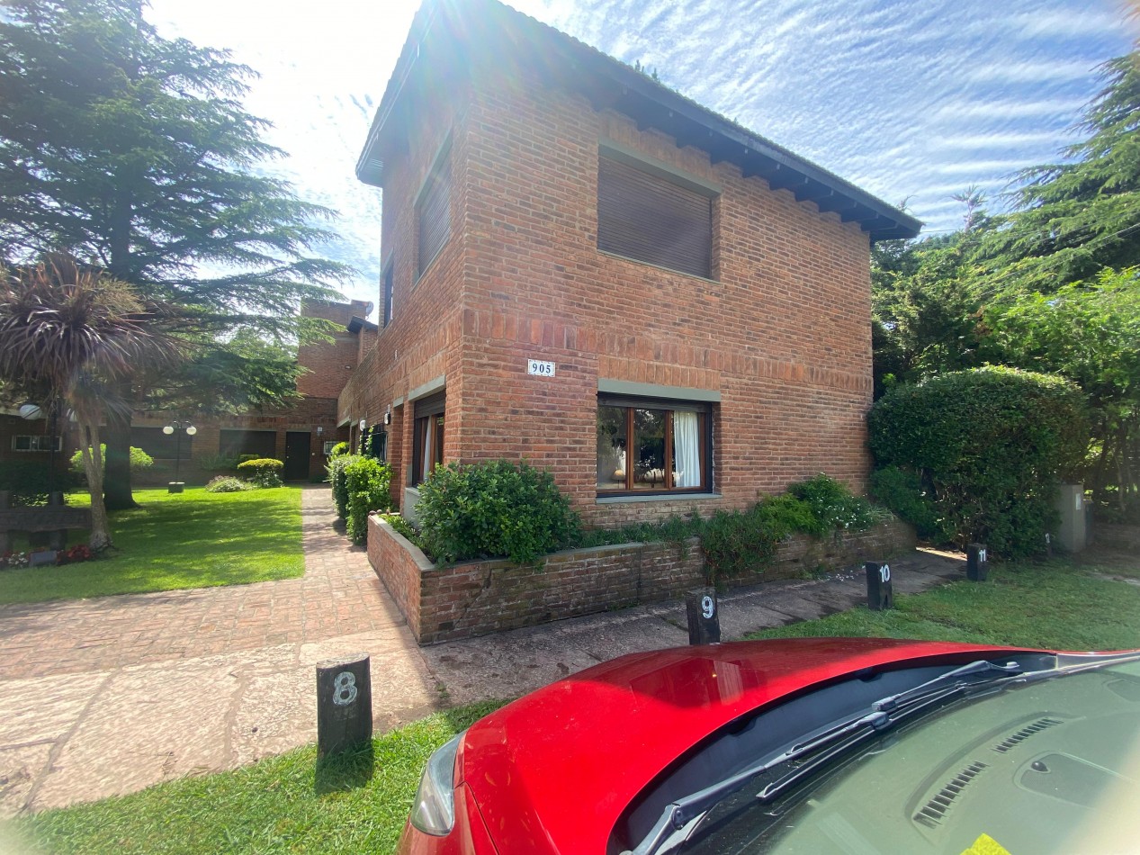 Duplex en Pinamar centro.