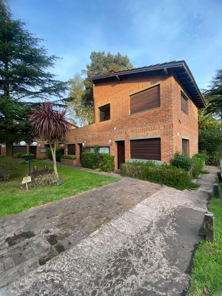 Duplex en Pinamar centro.