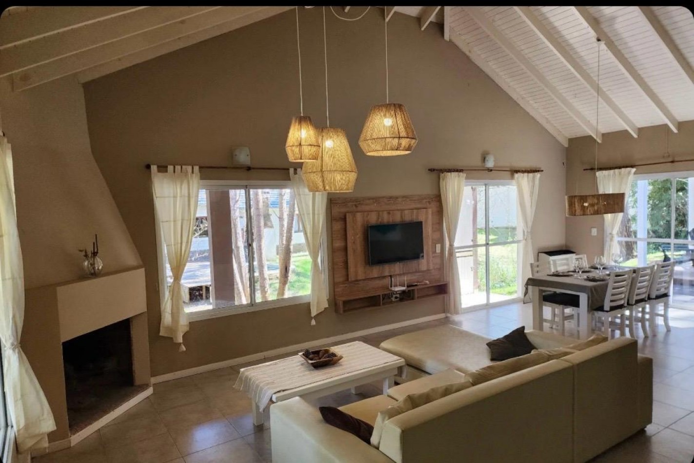 CASA EN VENTA CARILO