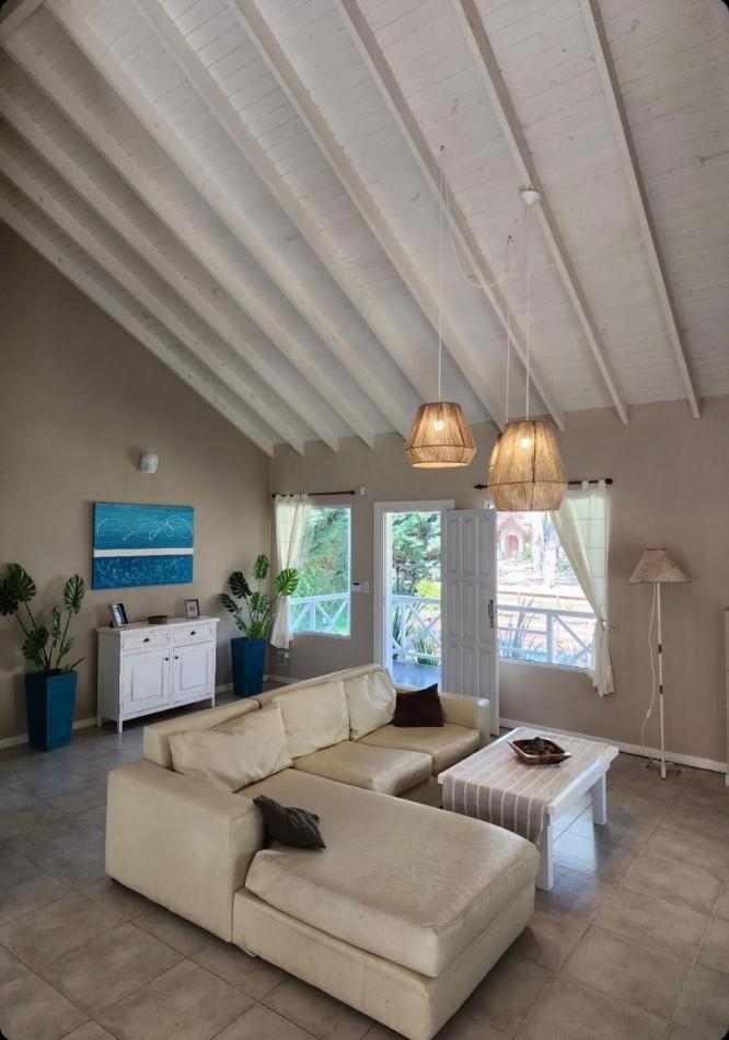 CASA EN VENTA CARILO