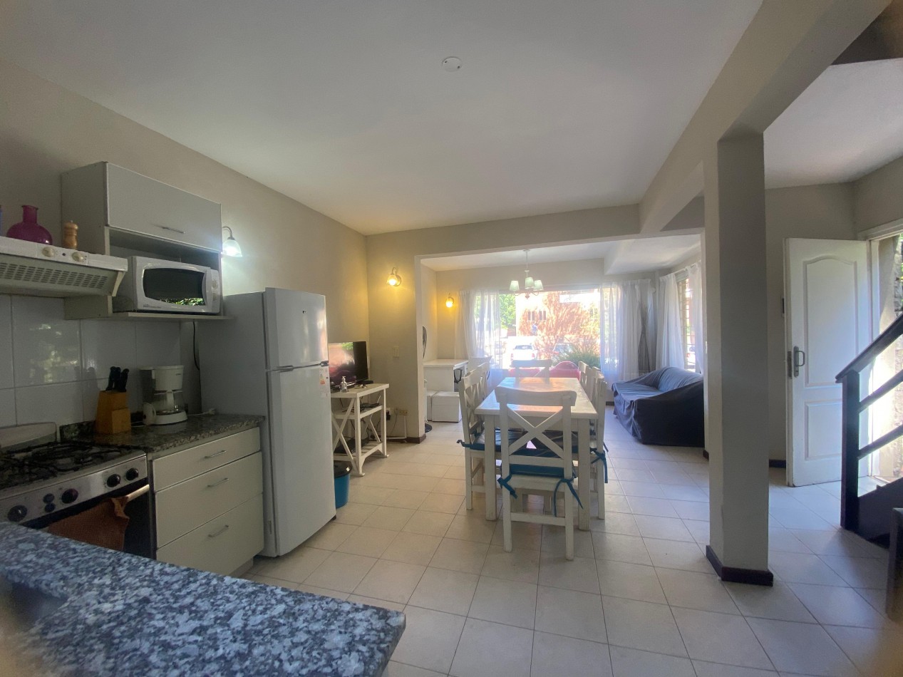 Hermoso triplex en Pinamar Norte - 3 plantas, patio y losa radiante