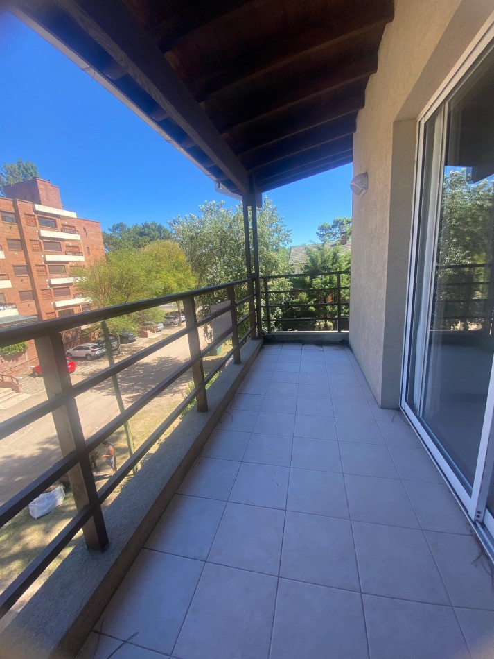 Hermoso triplex en Pinamar Norte - 3 plantas, patio y losa radiante