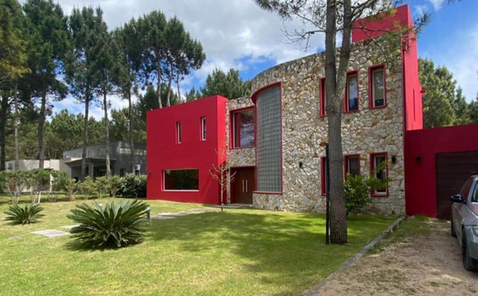 Casa de diseño en barrio privado La Herradura