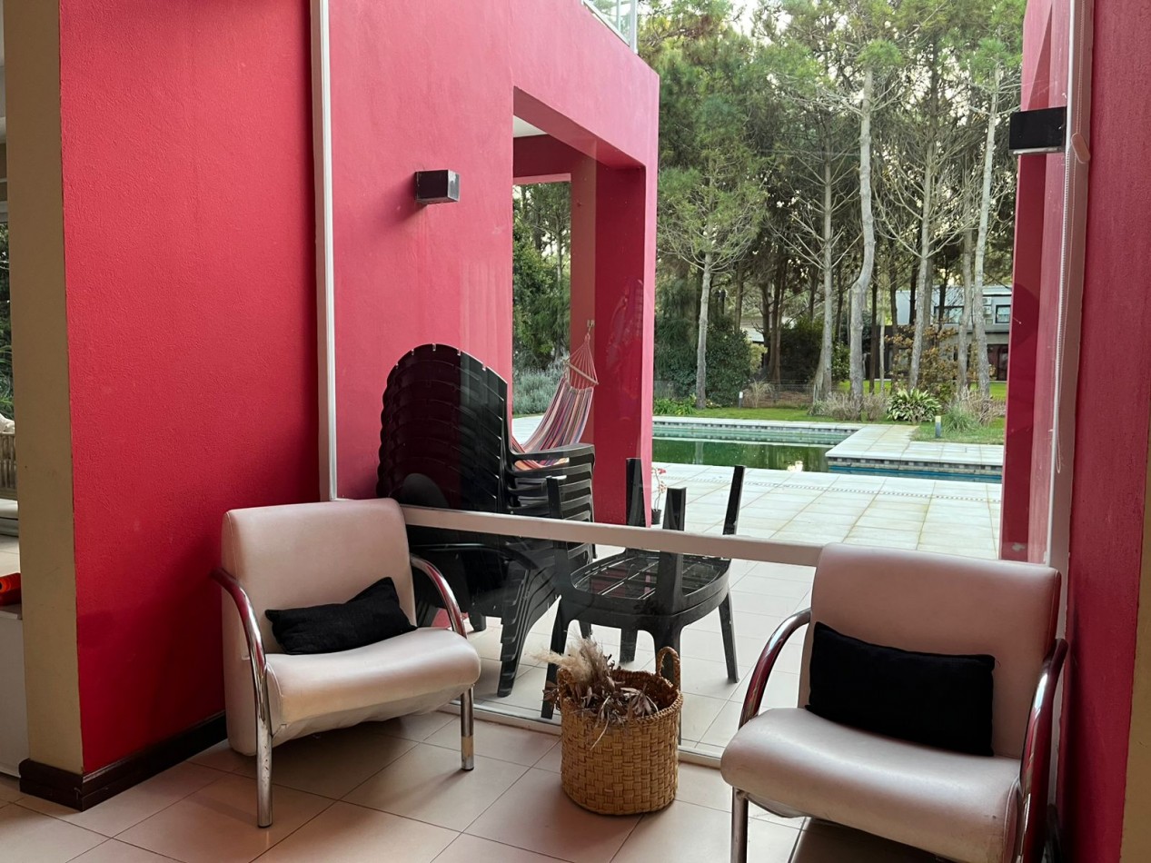 Casa de diseño en barrio privado La Herradura