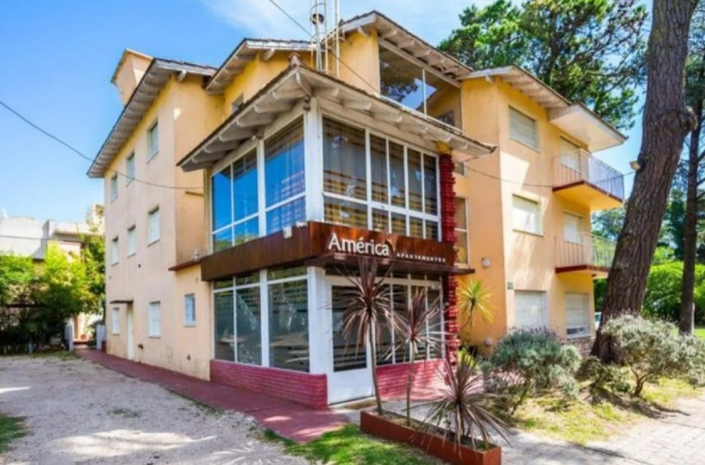 DEPARTAMENTO  VENTA PLENO CENTRO PINAMAR 