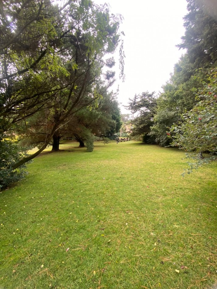 VENTA - Residencia de Categoria con Lote Independiente Incluido | Centro Golf - Pinamar