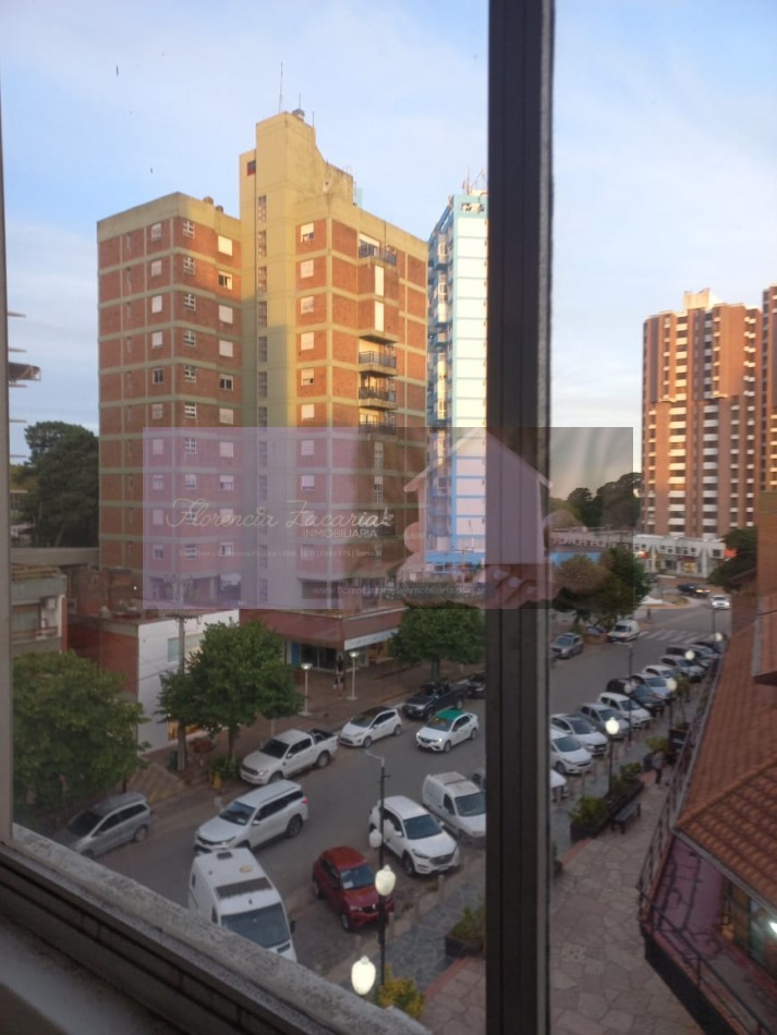 Departamento centrico con balcon cerrado 