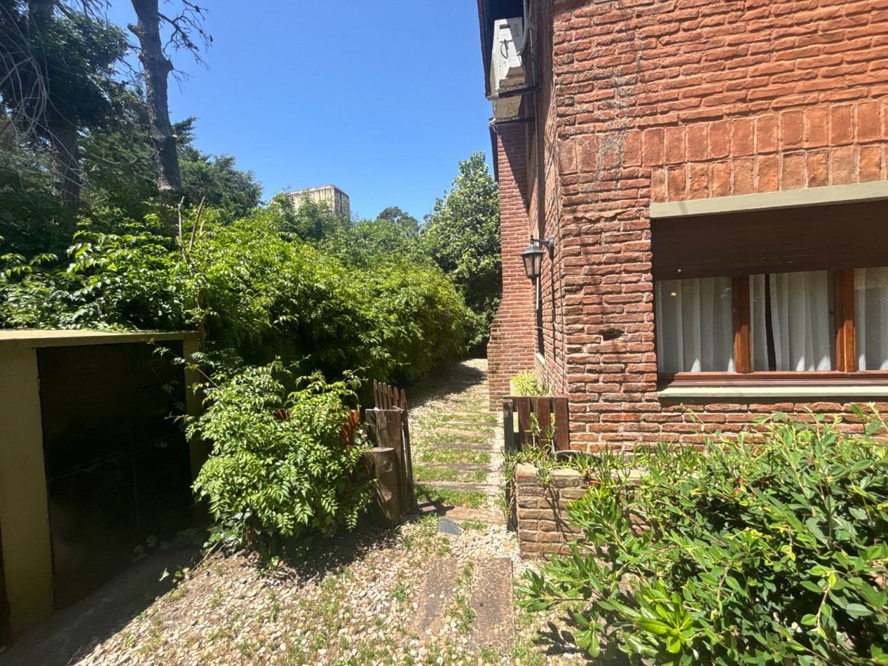 Duplex en Pinamar centro.