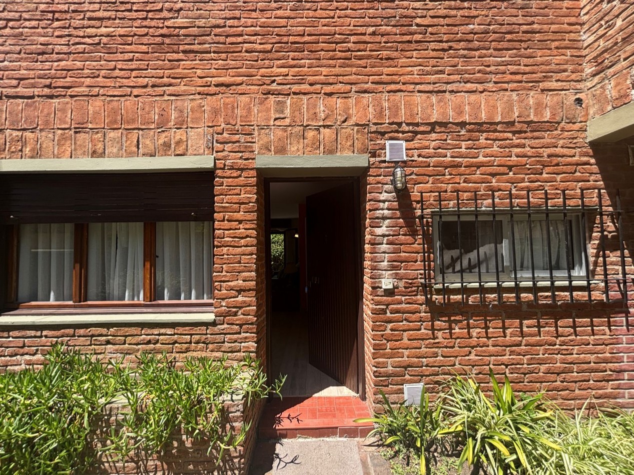 Duplex en Pinamar centro.