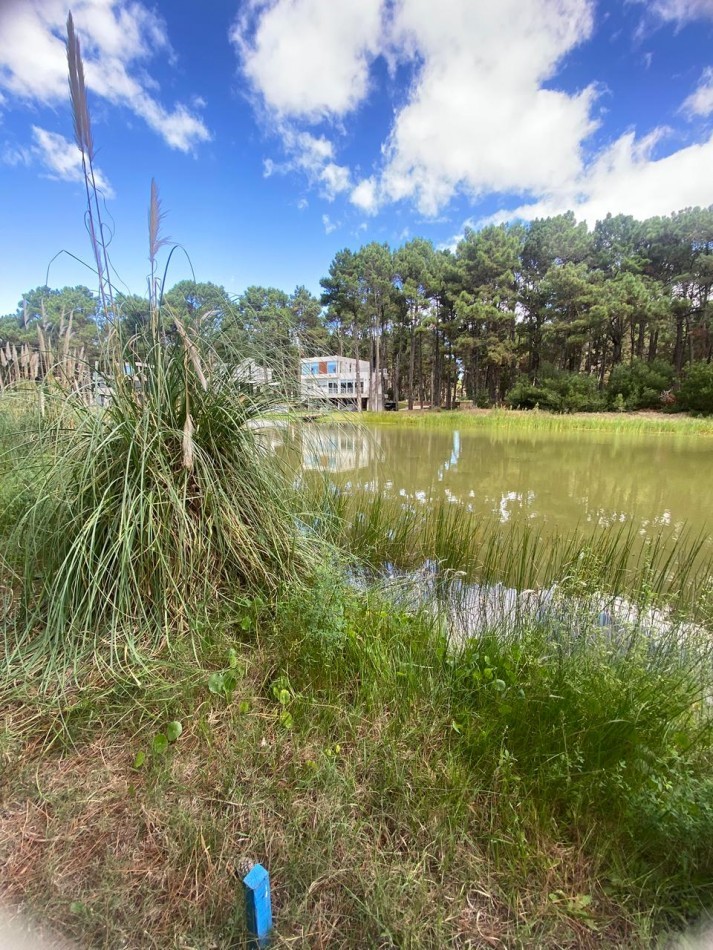 LOTE 58 -EN BARRIO BRISAS EN VILLA ROBLES -CERCANO AL MAR