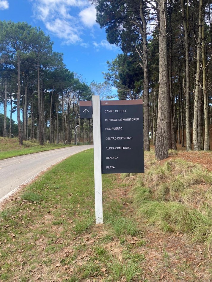 LOTE 58 -EN BARRIO BRISAS EN VILLA ROBLES -CERCANO AL MAR