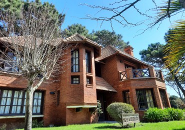 Casa en Pinamar Golf, con 4 dormitorios en suite