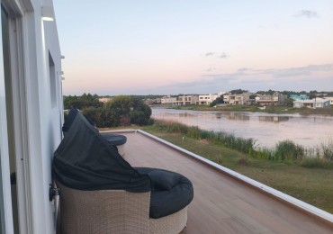 Casa en Costa esmeralda con pileta, para 14 personas.