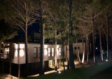 Casa en costa esmeralda, con pileta.