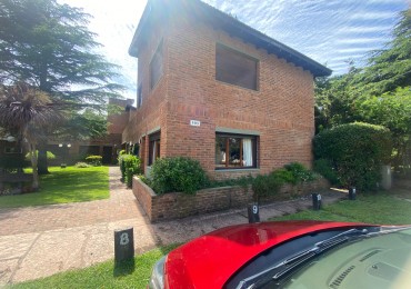 Duplex en Pinamar centro.