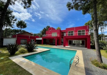 Casa de diseño en barrio privado La Herradura