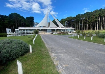 LOTE 43 -EN BARRIO BRISAS EN VILLA ROBLES -CERCANO AL MAR